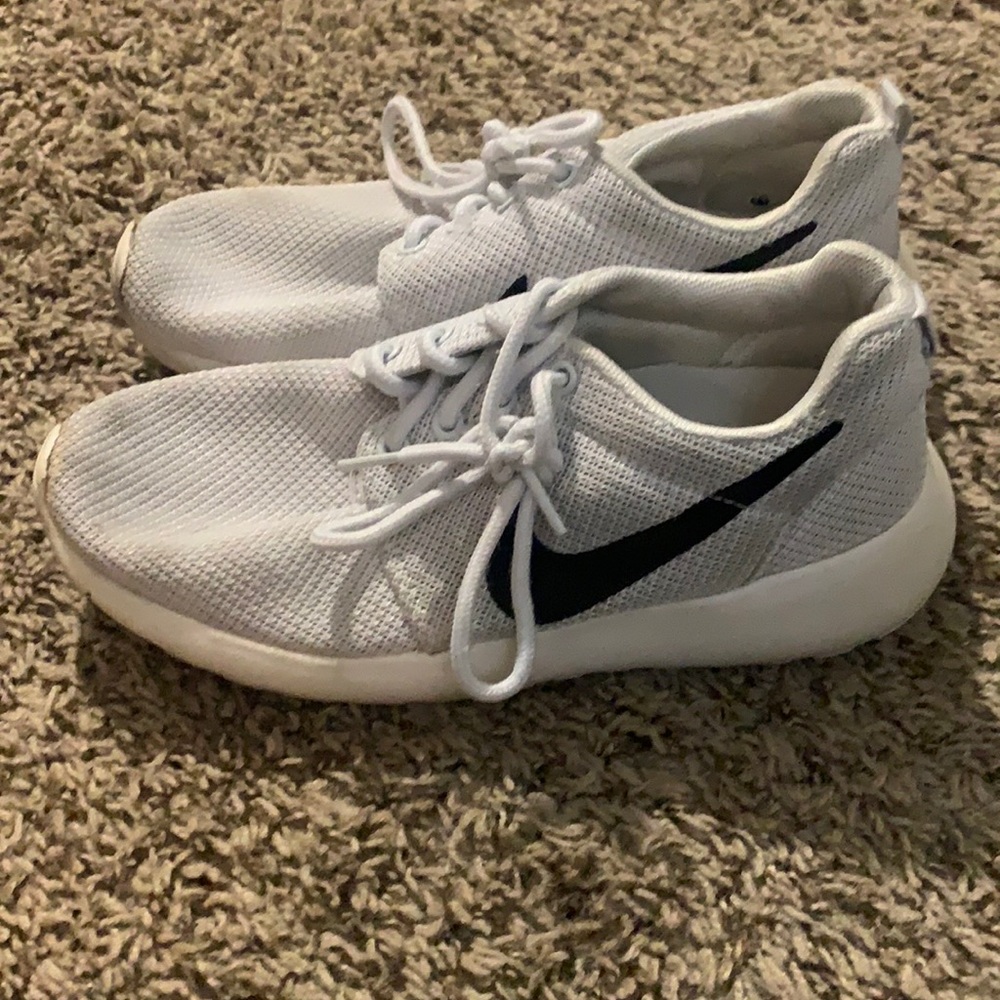 White Nike frees